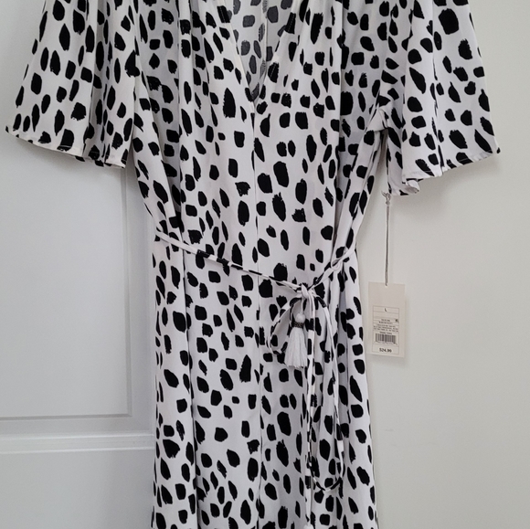 Black and white belted dress - Picture 2 of 5